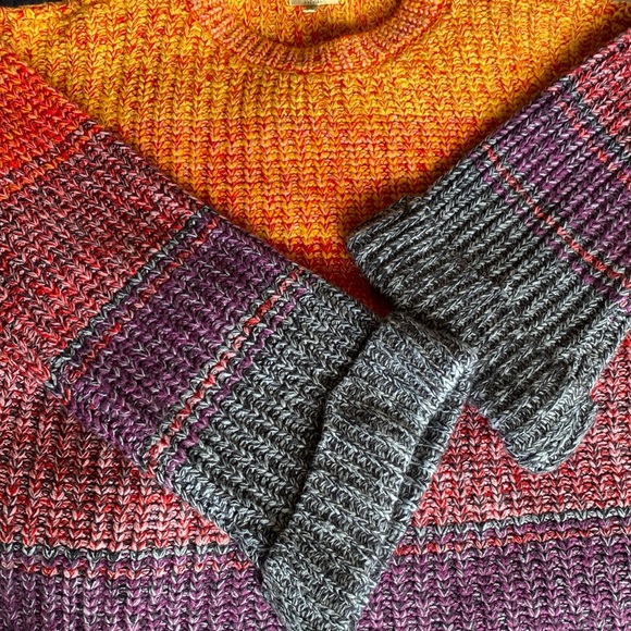 Kori, large, rainbow sweater with wide sleeves/cuffs - Picture 12 of 13